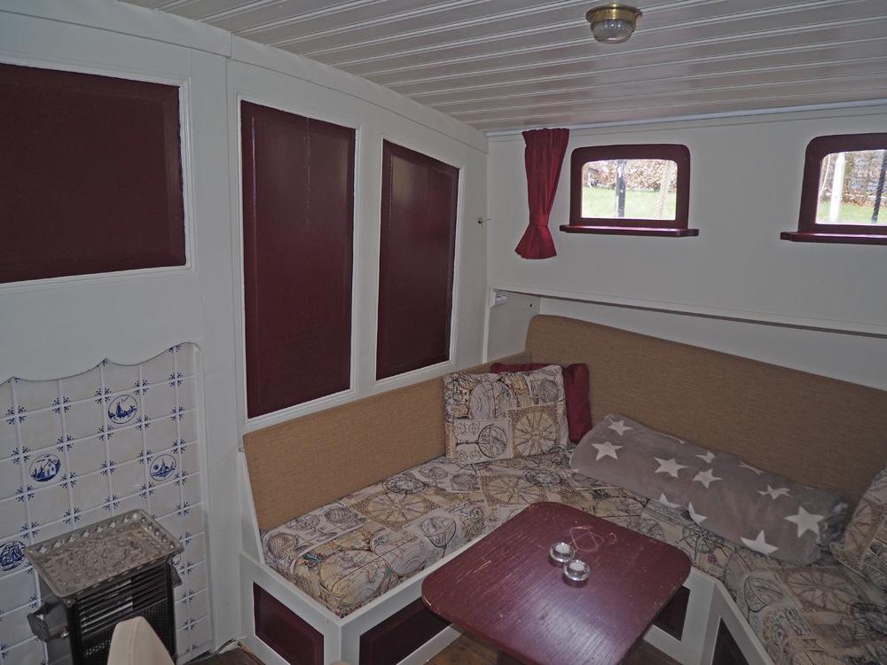 Aft cabin, Accommodation